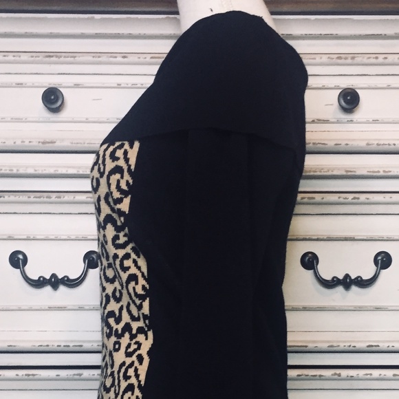 Venus Off the Shoulder Sweater - Picture 4 of 7